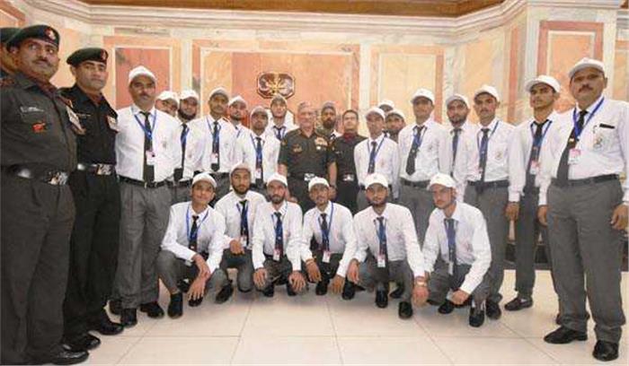 कश्मीर की खूबसूरती पर आंच न आने दें युवा : जनरल रावत