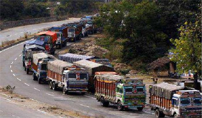 कश्मीर: राजमार्ग पर एक तरफ से यातायात जारी