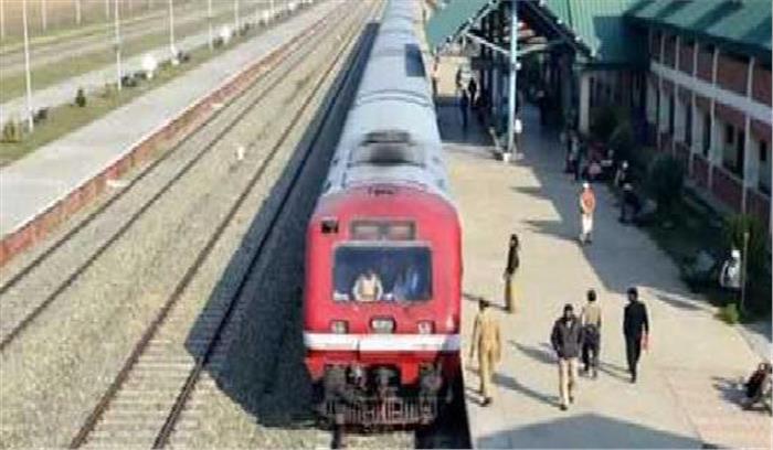 कश्मीर: रेल सेवाएं बाधित करने के बाद आज से फिर शुरू