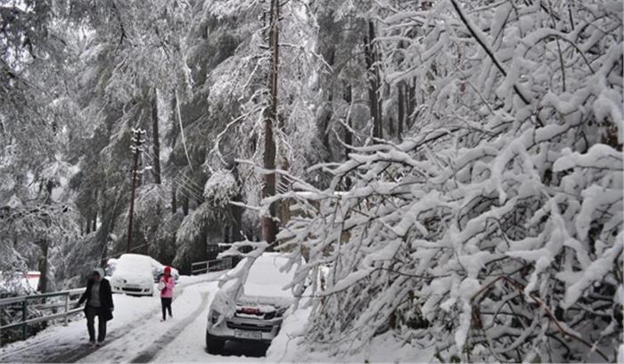 कश्मीर : भारी बर्फबारी के बाद बिजली आपूर्ति बहाल
