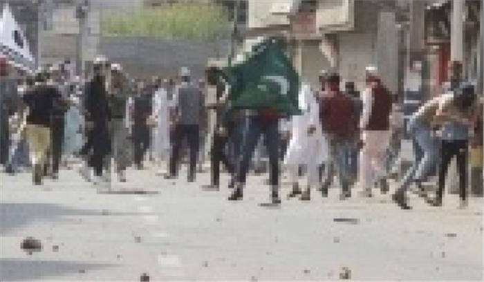 कश्मीर घाटी में अब पाकिस्तान पोस्टर वॉर छेड़ रहा