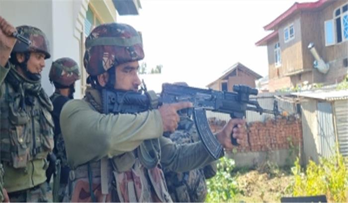 कश्मीर मुठभेड़ : आत्मसमर्पण से इनकार करने पर 2 आतंकवादी ढेर