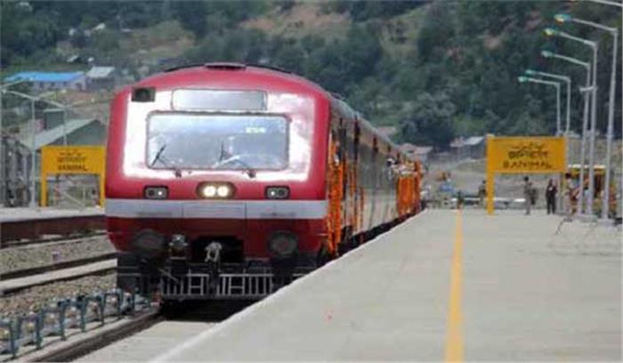 कश्मीर घाटी में रेल सेवाएं बहाल  