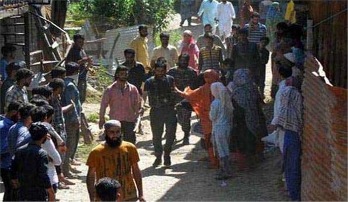 पुलवामा में आतंकवादियों के खिलाफ तलाशी अभियान के दौरान झड़प, 