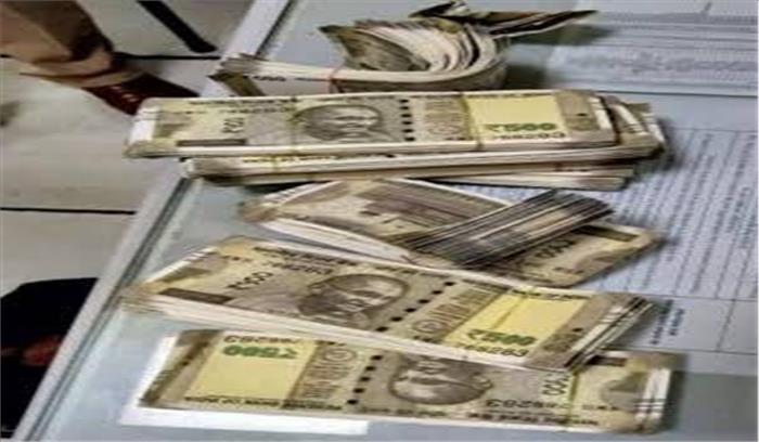 दिल्ली : मेट्रो स्टेशन पर लावारिस बैग में मिले 500 रुपये के लाखों जाली नोट