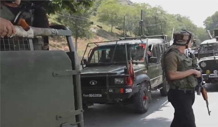 कश्मीर के अनंतनाग में आतंकवादियों ने गश्ती दल पर किया हमला कश्मीर के अनंतनाग में आतंकवादियों ने गश्ती दल पर किया हमला