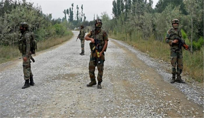 जम्मू-कश्मीर के पुलवामा में आतंकी हमला, जवान घायल