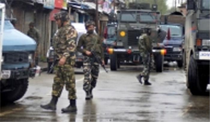 कश्मीर : मुठभेड़ में 1 जवान शहीद, 4 नागरिक मरे, आतंकी बच निकले