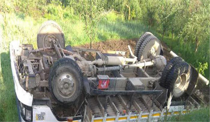 कश्मीर में सड़क हादसे में 10 सीआरपीएफ जवान घायल