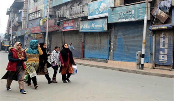 कश्मीर : सामान्य जनजीवन के बाद फिर से बंद