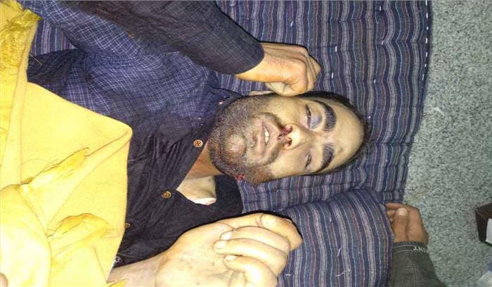 जम्मू-कश्मीर: अज्ञात बंदूकधारियों ने की एक व्यक्ति की हत्या जम्मू-कश्मीर: अज्ञात बंदूकधारियों ने की एक व्यक्ति की हत्या