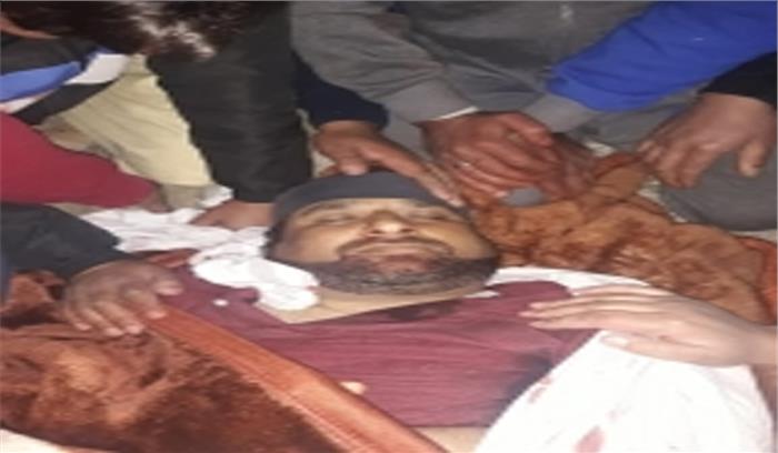 कश्मीर में पुलिस अधिकारी, पीडीपी कार्यकर्ता की हत्या 