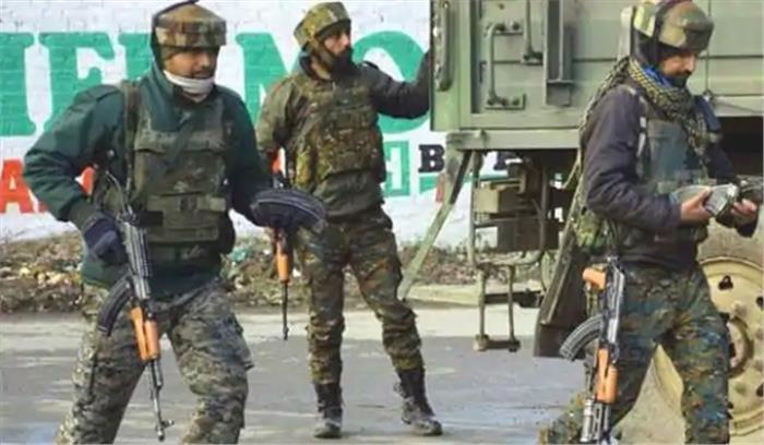 कश्मीर में आतंकवादी हमलों में भाजपा का एक पंच और दो पुलिसकर्मी घायल