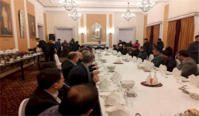 कश्मीर में राजनेताओं ने विदेशी राजनयिकों से मुलाकात की कश्मीर में राजनेताओं ने विदेशी राजनयिकों से मुलाकात की