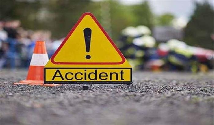 कश्मीर में सड़क हादसे में दो की मौत, 11 घायल