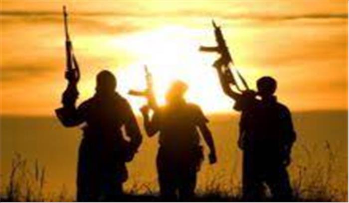 कश्मीर : प्रवासी मजदूरों की हत्या में शामिल रहे 2 आतंकी मुठभेड़ में ढेर