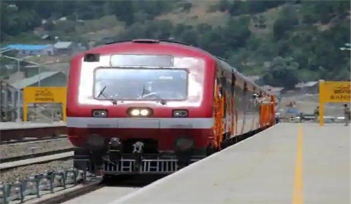 कश्मीर में सुरक्षा कारणों से स्थगित ट्रेन सेवाएं आज बहाल