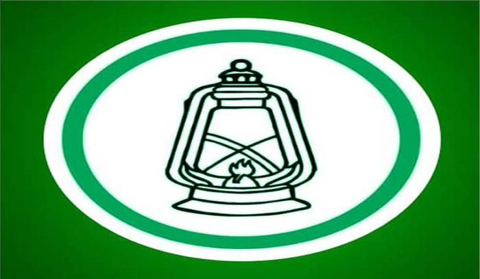 बिहार में संशोधित यातायात कानून के विरोध में राजद ने किया अनोखा प्रदर्शन 