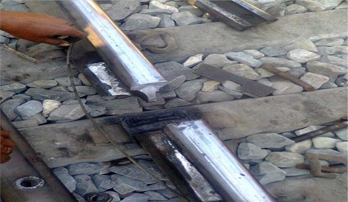 पटरी टूटने से पैसेंजर ट्रेन दुर्घटनाग्रस्त होने से बची