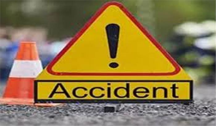 कौशांबी में सड़क किनारे से सो रहे तीन लोगों को ट्रक ने कुचला,दो की मृत्यु