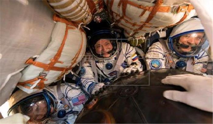 कजाकिस्तान में उतरे आईएसएस के 3 अंतरिक्ष यात्री