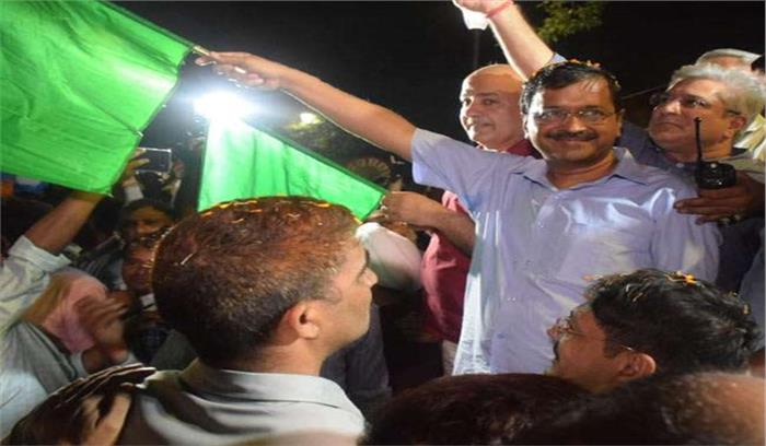 केजरीवाल ने “मुख्यमंत्री तीर्थ यात्रा” की पहली ट्रेन को रवाना किया