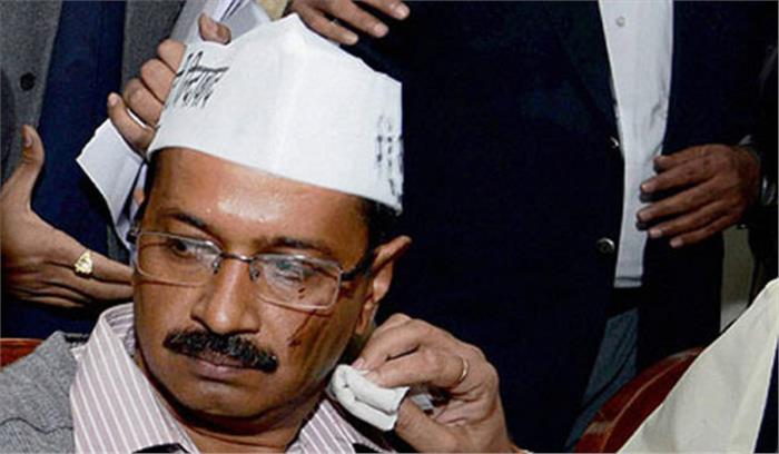 सीएम अरविंद केजरीवाल पर सचिवालय में फेंका मिर्च पाउडर सीएम अरविंद केजरीवाल पर सचिवालय में फेंका मिर्च पाउडर