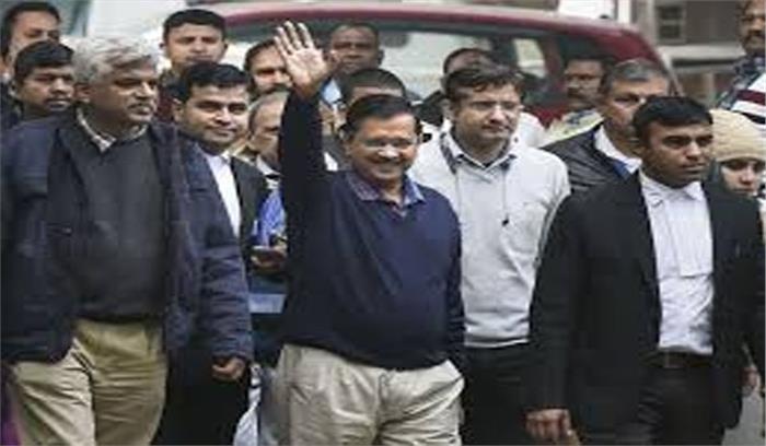 दिल्ली विधानसभा चुनावः घंटों इंतजार के बाद केजरीवाल का नामांकन दाखिल दिल्ली विधानसभा चुनावः घंटों इंतजार के बाद केजरीवाल का नामांकन दाखिल