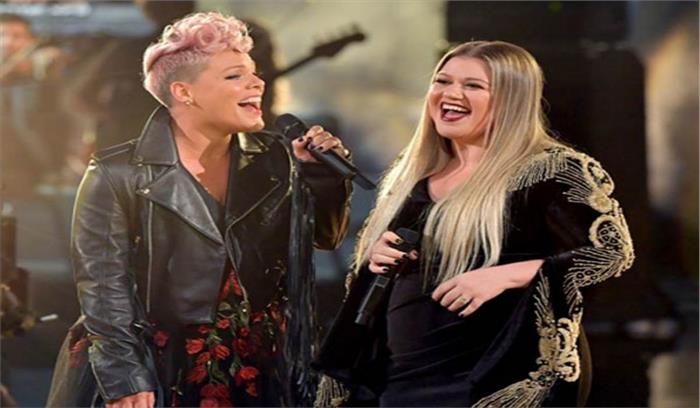 मैं पिंक की बहुत बड़ी प्रशंसक हूं: कैली क्लार्कसन मैं पिंक की बहुत बड़ी प्रशंसक हूं: कैली क्लार्कसन