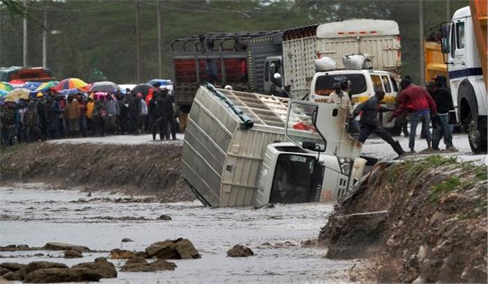 केन्या में बाढ़ से मरने वालों की संख्या बढ़कर 112 हुई केन्या में बाढ़ से मरने वालों की संख्या बढ़कर 112 हुई