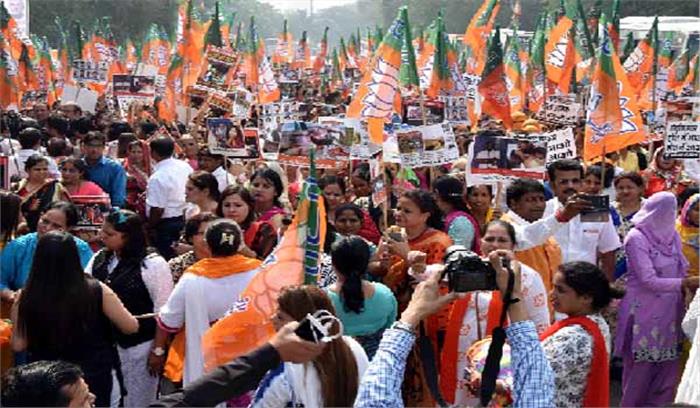 केरल हिंसा के खिलाफ  भाजपा महिला मोर्चा का शंखनाद, महिलाओं ने किया प्रदर्शन