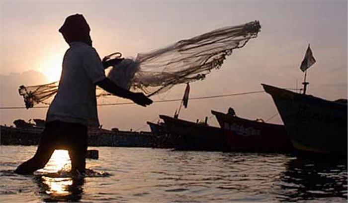 केरल:102 मछुआरों के घर लौटने का इंतजार