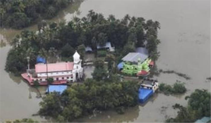 केरल में बाढ़ से 174 मरे, 12 जिलों में रेड अलर्ट