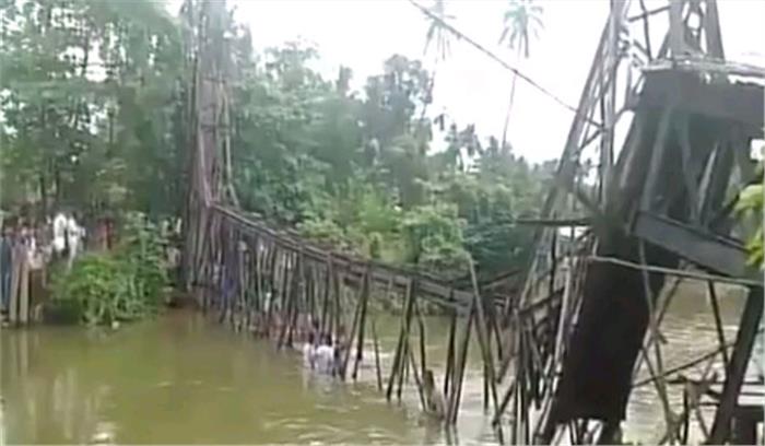 केरल में फुटओवर ब्रिज गिरा, 3 महिलाअों की मौत