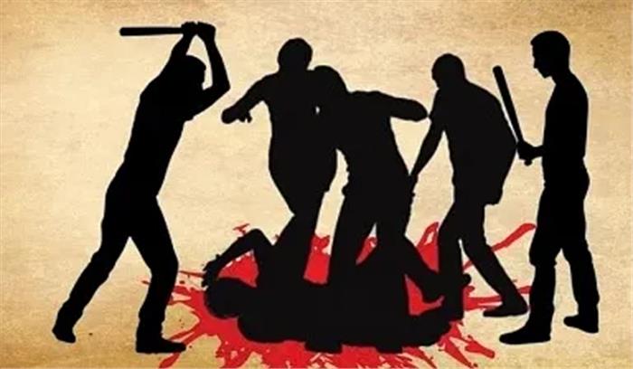 केरल में भीड़ ने दुष्कर्म के पूर्व आरोपी को पीटा केरल में भीड़ ने दुष्कर्म के पूर्व आरोपी को पीटा