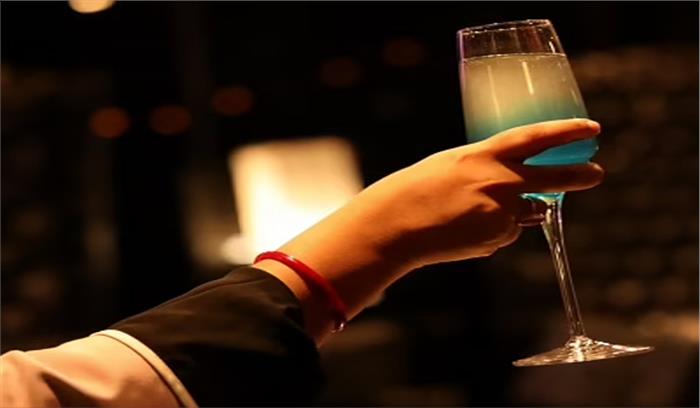 केरल के आबकारी मंत्री ने शराब की होम डिलीवरी से इनकार किया