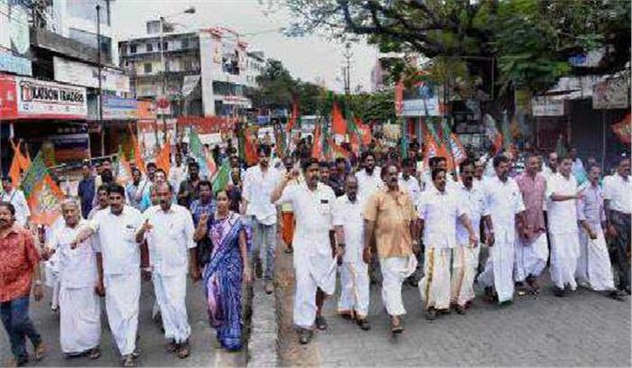 केरल: पेट्रोल बम हमले के विरोध में हड़ताल से जनजीवन प्रभावित