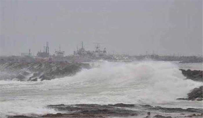 ओखी चक्रवात के कारण केरल में नहीं मनेगा नववर्ष ओखी चक्रवात के कारण केरल में नहीं मनेगा नववर्ष