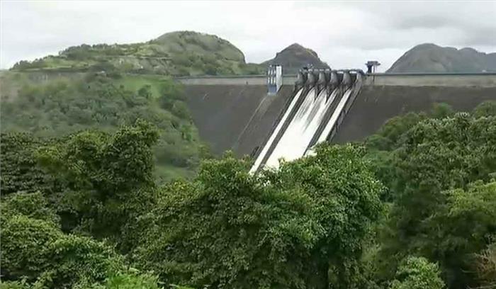 केरल में बाढ़ के बीच कम हुआ इडुक्की बांध का जलस्तर, राहत कार्य जारी 