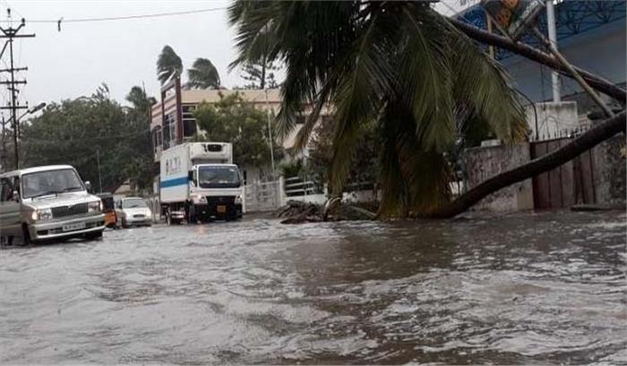 केरल में भारी बारिश होने के कारण 2 लोगों की मौत