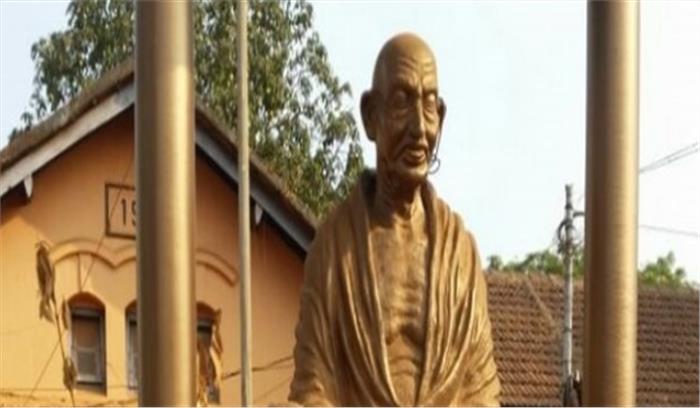 केरल में महात्मा गांधी की प्रतिमा को तोड़ने का प्रयास केरल में महात्मा गांधी की प्रतिमा को तोड़ने का प्रयास