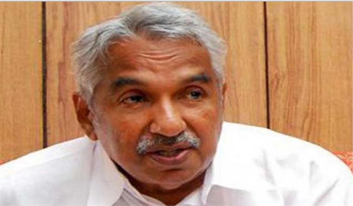 ओमन चांडी ने केंद्र सरकार के नारंगी रंग के पासपोर्ट लाने के फैसले पर निंदा की