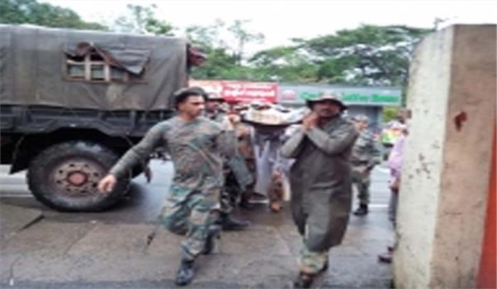 केरल : नौसेना ने 500 लोगों को सुरक्षित निकाला