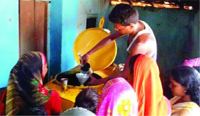 अंतिम छोर में 25 रूपए में बेचा जा रहा मिट्टीतेल