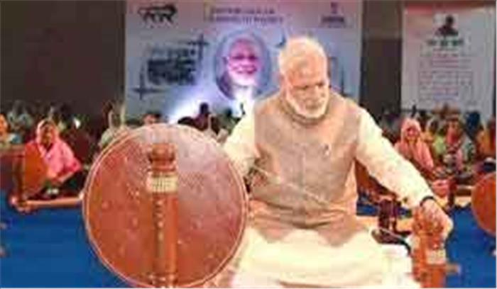 गांधीजी की तस्वीर के बिना पहले भी छपे केवीआईसी कैलेंडर, डायरी गांधीजी की तस्वीर के बिना पहले भी छपे केवीआईसी कैलेंडर, डायरी