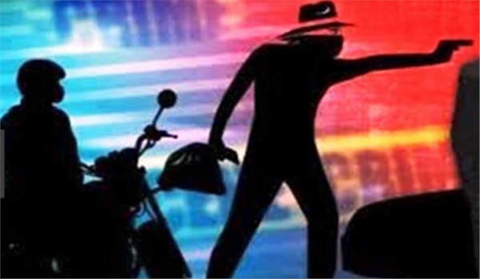 बिहार :एनएच पर कई वाहनों से लाखों रुपये लूटे