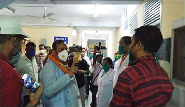 खन्ना ने शाहजहांपुर में मेडिकल कॉलेज का किया निरीक्षण