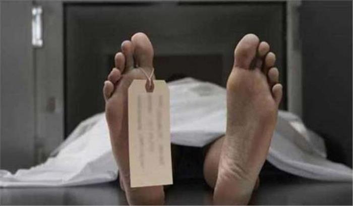 दुपहिया वाहन और कार की टक्कर में तीन मृत