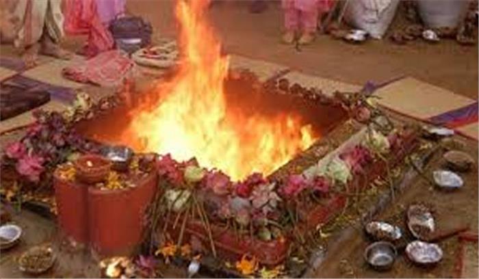 पंडितों ने मोबाइल एप का उपयोग कर शतचंडी महायज्ञ पूर्ण कराया पंडितों ने मोबाइल एप का उपयोग कर शतचंडी महायज्ञ पूर्ण कराया