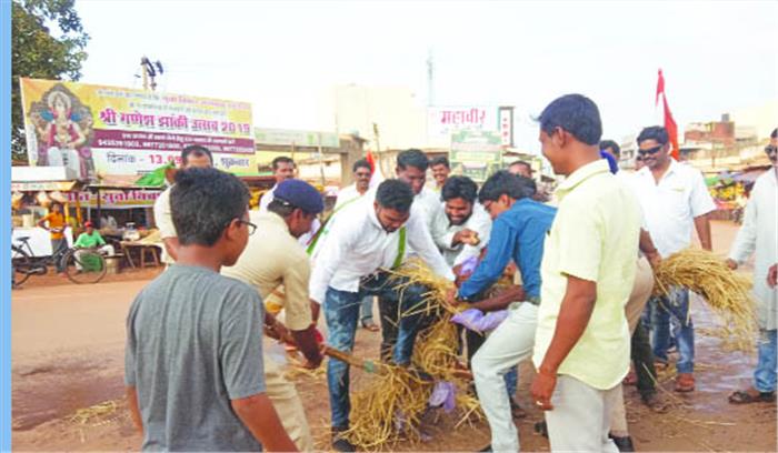 ब्लॉक कांग्रेस कमेटी ने पुतला दहन किया 